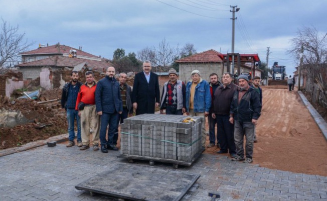 Karacabey'de parke taşı çalışmaları sürüyor