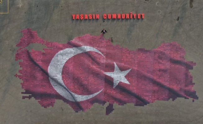 Osmangazi Cumhuriyet sevgisini dev tablo ile sergiledi