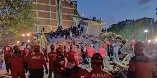 AKUT 18 ekibi ve 268 gönüllüsüyle İzmir’de 13 can kurtardı