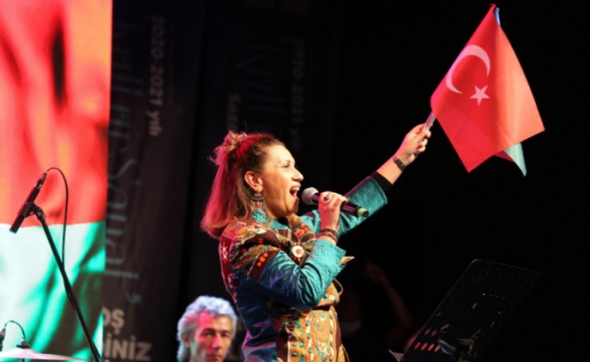 Azerin'den Bursa havalimanında arabalı konser