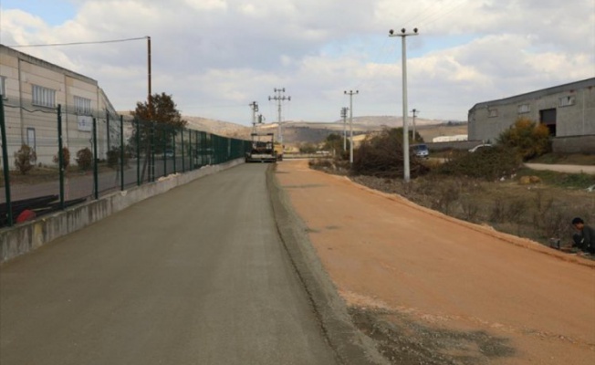 İnegöl'de beton yol çalışmaları devam ediyor