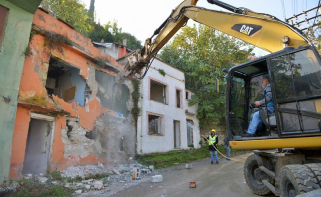 Mollaarap'ta kamulaştırılan binalar yıkılıyor