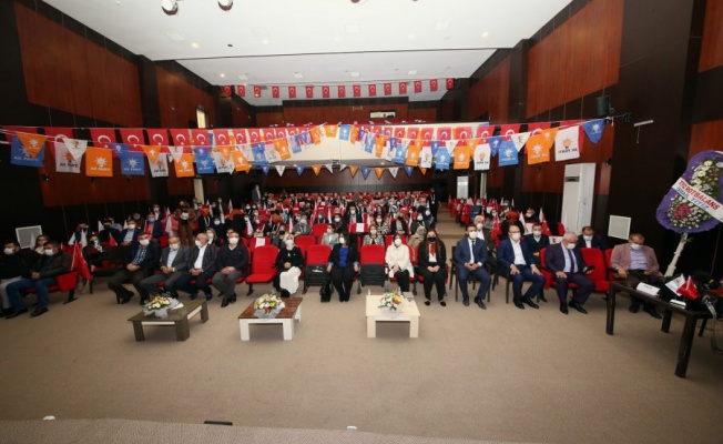 Yenişehir AK Parti Kadın Kolları'nda Titis'e güvenoyu