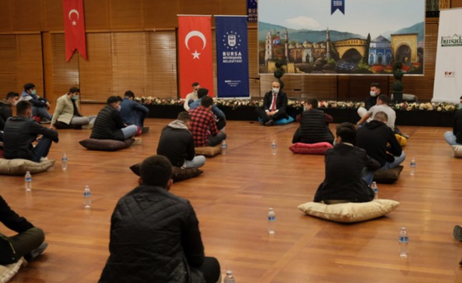 Bursa Büyükşehir Belediye Başkanı Aktaş gençlerle buluştu