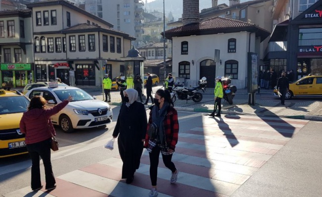 Bursa'da emniyet ekipleri yaya öncelikli denetim uygulaması gerçekleştirdi