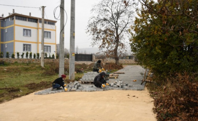 İnegöl'de yol yapım çalışmaları devam ediyor