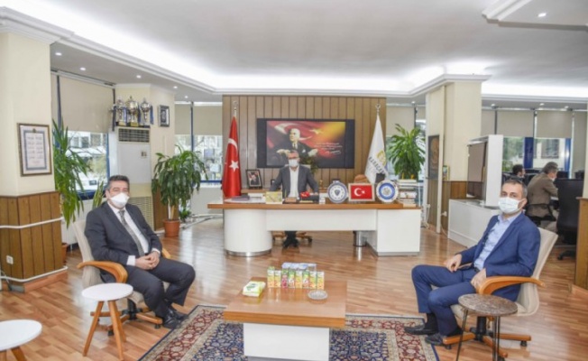Karacabey Belediye Başkanı Özkan, sağlık çalışanlarına teşekkür etti