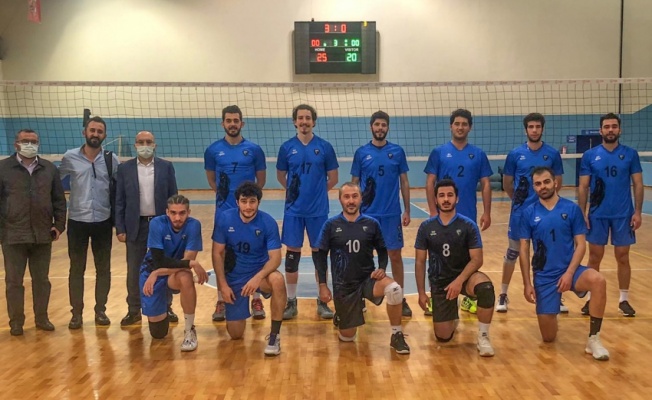 Karacabey Belediyespor voleybolda fırtına gibi