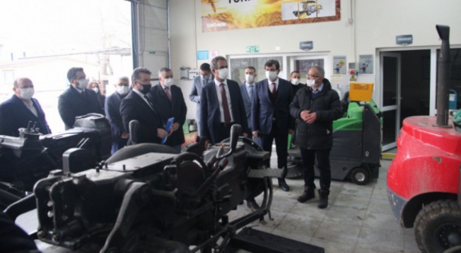 Bakan Yardımcısı Özer'den Bursa'da teknik eleman yetiştirecek liseye ziyaret