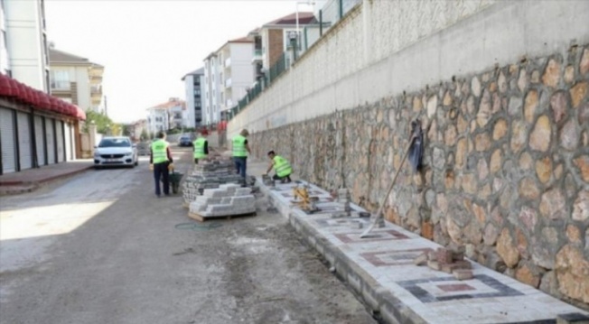 Bursa'da 75 sokakta kaldırım çalışması sürüyor