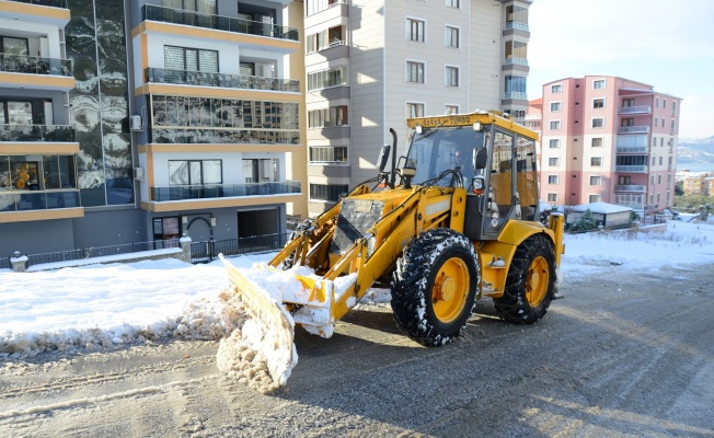 Gemlik Belediyesi’nden 24 saat kar mesaisi