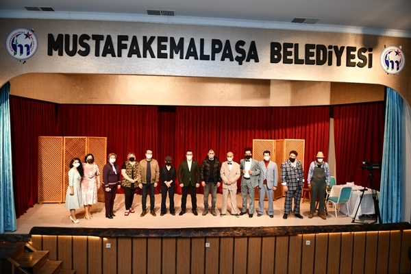 Başkandan tiyatroculara sürpriz