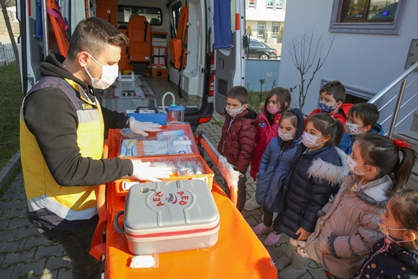 Çocuklara ambulans hizmetleri tanıtıldı