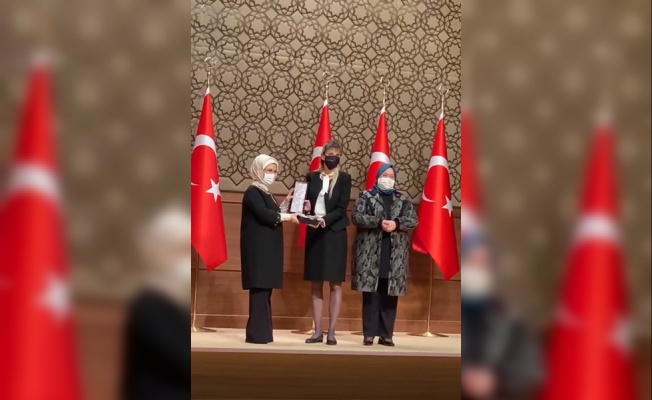 Viking Temizlik, 2020 Erişilebilirlik Ödülü’nü Cumhurbaşkanı Recep Tayyip Erdoğan'ın eşi  Emine Erdoğan'ın elinden aldı