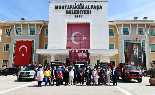 Mustafakemalpaşa'da 23 Nisan'a özel 4x4'lük kutlama