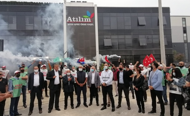 İşten çıkarılmalara meşaleli protesto