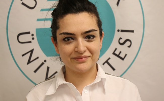 Hem işitme hem denge sistemlerini inceliyor.