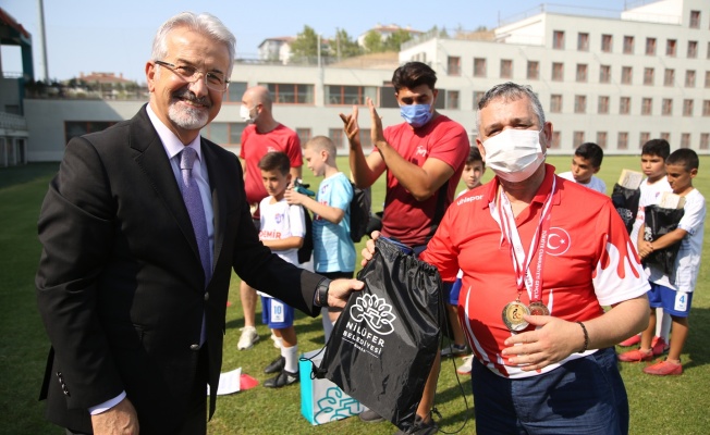 Nilüferli şampiyonlara Başkan Erdem’den ödül