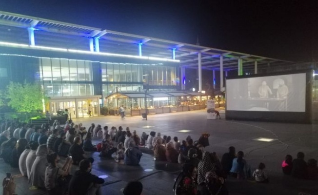 Bursa'da kısa film festivalinin yazlık sinema gösterimleri yapıldı