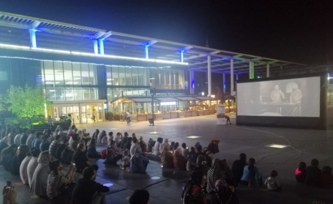 Bursa'da kısa film festivalinin yazlık sinema gösterimleri yapıldı