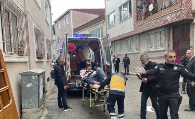 Bursa'da ailesine şiddet uygulayan şüpheli polise bıçakla saldırdı