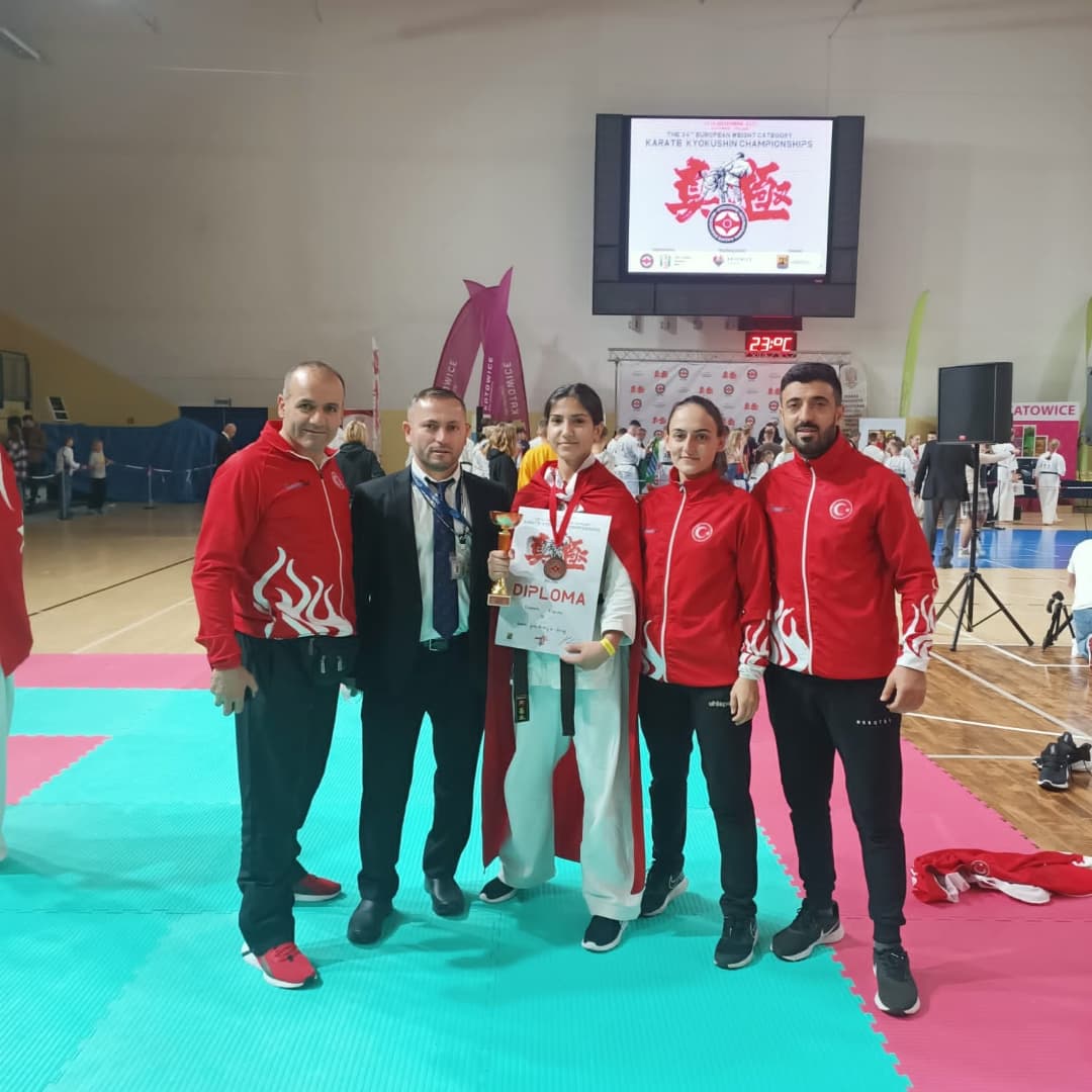 YILDIRIMLI SPORCU AVRUPA ÜÇÜNCÜSÜ
