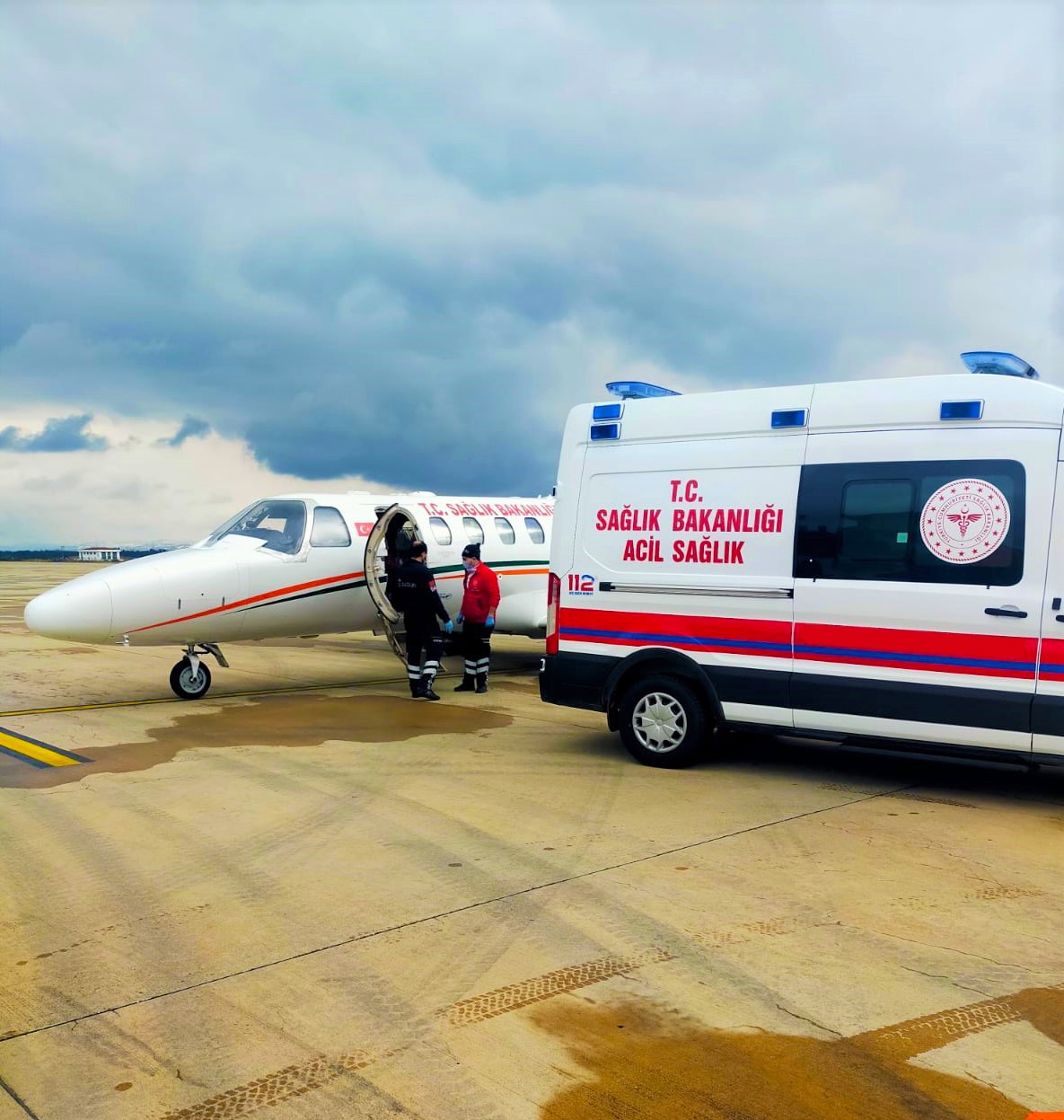 18 yaşındaki hasta ambulans uçakla tedavi için Bursa'ya getirildi