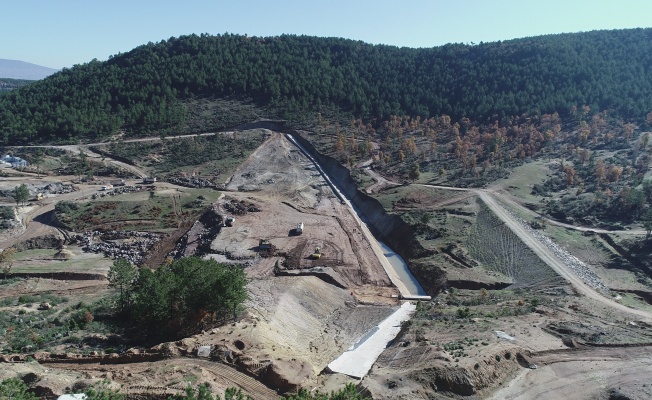 BURSA BÜYÜKORHAN KOCADERE GÖLETİ’NDE ÇALIŞMALAR ARALIKSIZ DEVAM EDİYOR