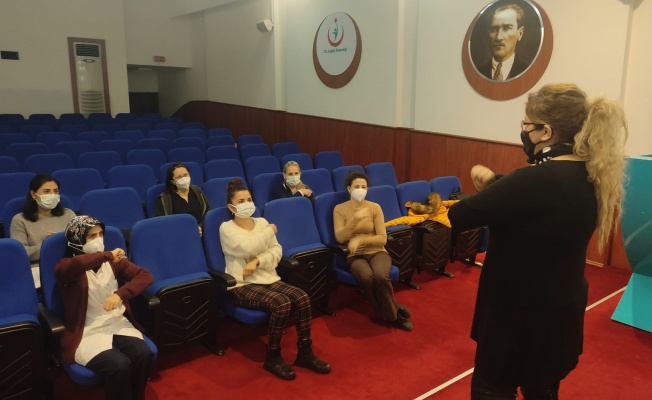 Engelleri kaldıran Çekirge Devlet Hastanesinde sağlık çalışanlarına işaret dili eğitim