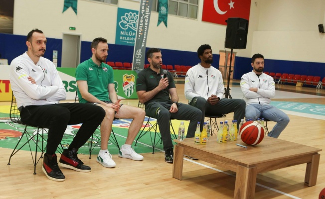 BURSASPORLU BASKETBOLCULAR ÇOCUKLARLA BULUŞTU