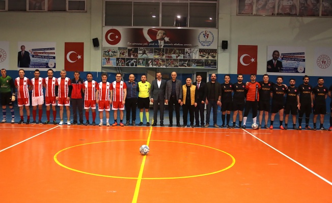 GÜRSU FUTSAL TURNUVASI DOSTLUĞUN SAMİMİYETİ VE REKABETİN HEYECANIYLA TAÇLANDI