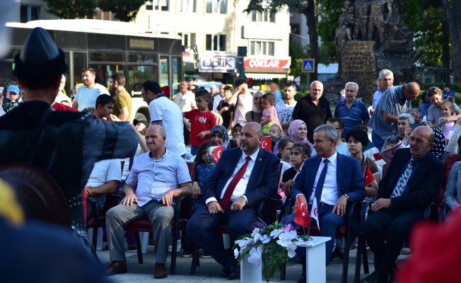 Cumhuriyet Meydanı Bursa Türk Dünyası Kültür Başkenti Etkinlikleriyle Coştu