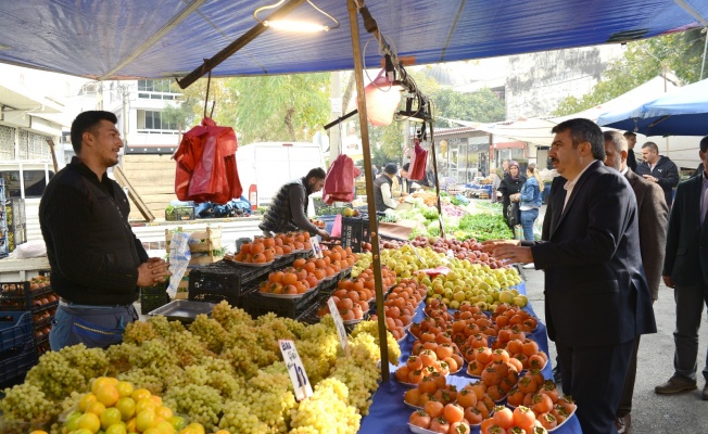 BAŞKAN YILMAZ, PAZARCI ESNAFIYLA BULUŞTU