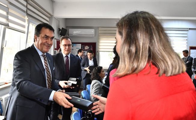 Öğretmenleri ile aynı okulda meslektaş oldular