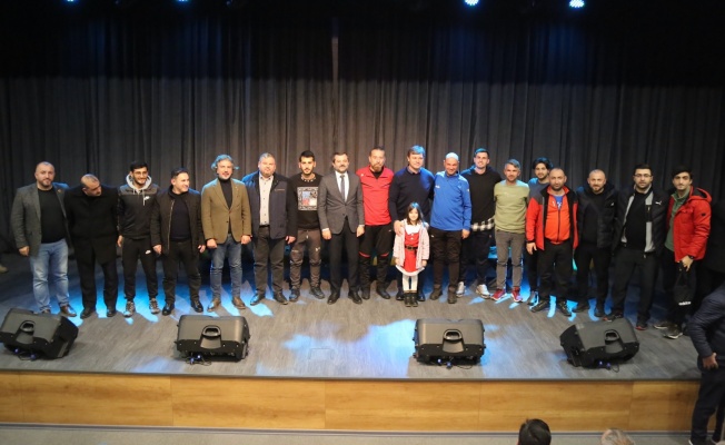 GÜRSU ŞAMPİYONU BAĞRINA BASTI