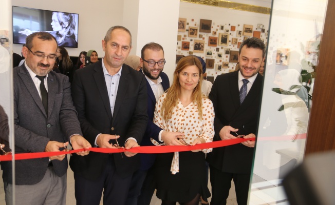 SANAT İYİLEŞTİRİR DEDİLER, ŞİDDETE UĞRAYAN KADINLAR İÇİN RESİM YAPTILAR