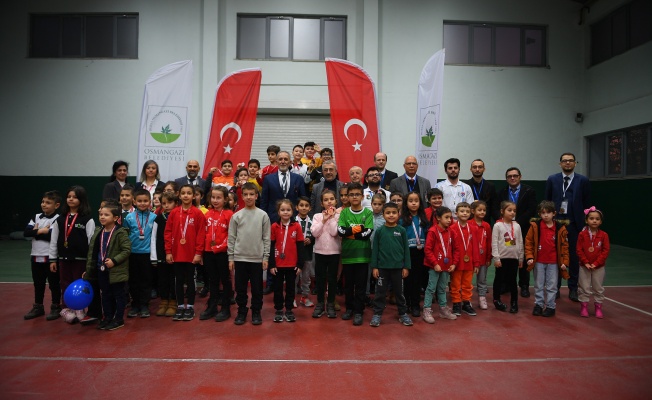 Minik satranççılar ödüllerini aldı