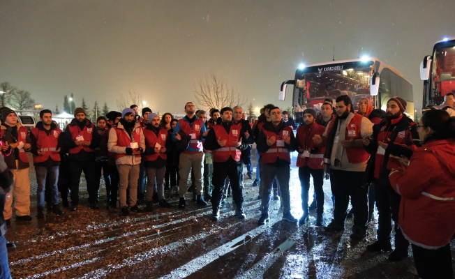 TÜRK KIZILAY BURSA GÖNÜLLÜLERİ DUALARLA DEPREM BÖLGESİNE UĞURLANDI