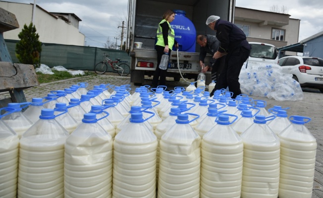 MUSTAFAKEMALPAŞA’LI SÜT ÜRETİCİLERİNDEN DEPREMZEDELERE ANLAMLI DESTEK