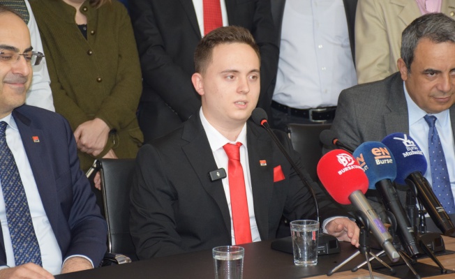 OKUL HARÇLIKLARINI BİRİKTİRDİ MİLLETVEKİLİ ADAY ADAYI OLDU