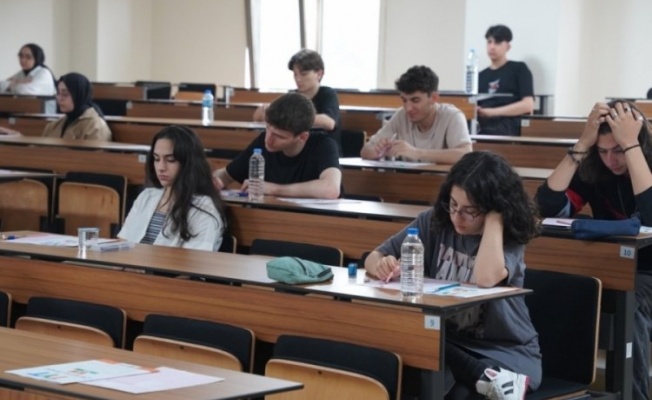 Bursa'da gençler YKS provasında ter döktü