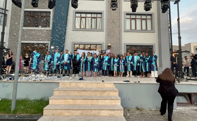 Bursa’da eğitimin adresi olan YEK Eğitim Kurumları’nda mezuniyet coşkusu