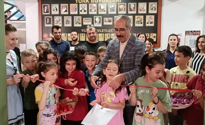 KÜÇÜK RESSAMLAR ESERLERİNİ SERGİLEDİ