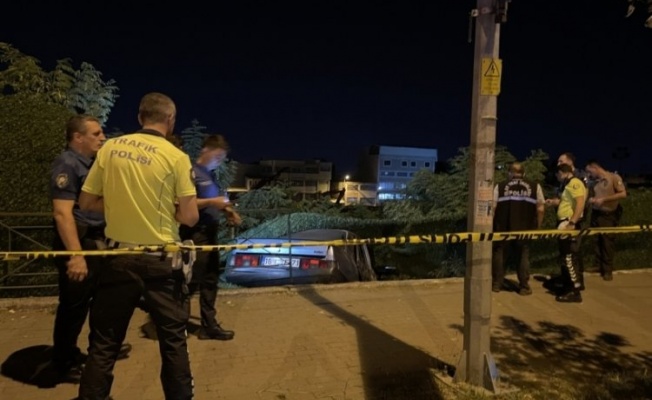 Bursa'da otomobil inşaat alanına düştü! 1 ölü, 2 yaralı