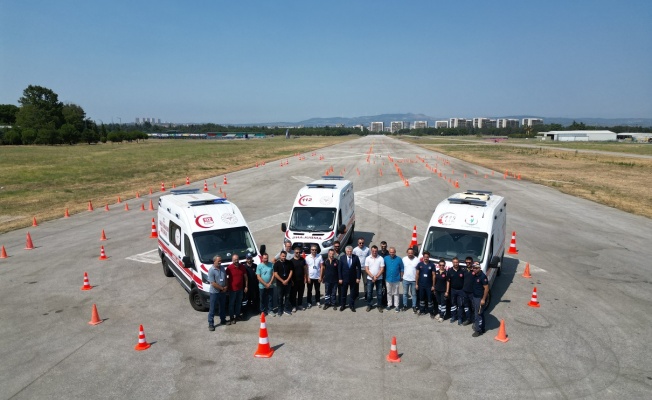AMBULANS SÜRÜŞ EĞİTİMCİLERİNE GÜVENLİ SÜRÜŞ EĞİTİMİ VERİLDİ