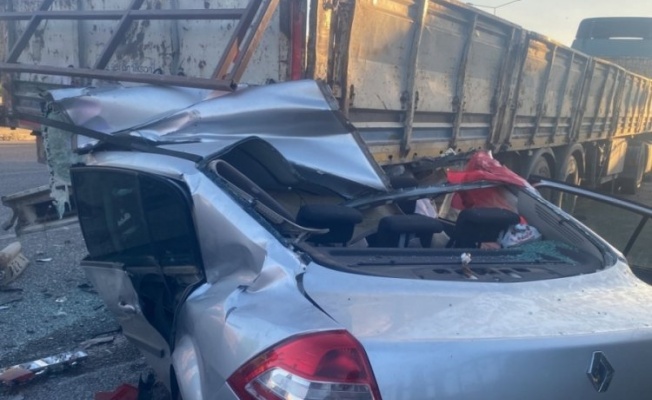 Bursa'da otomobil park halindeki tıra çarptı! 4 ölü, 2 yaralı