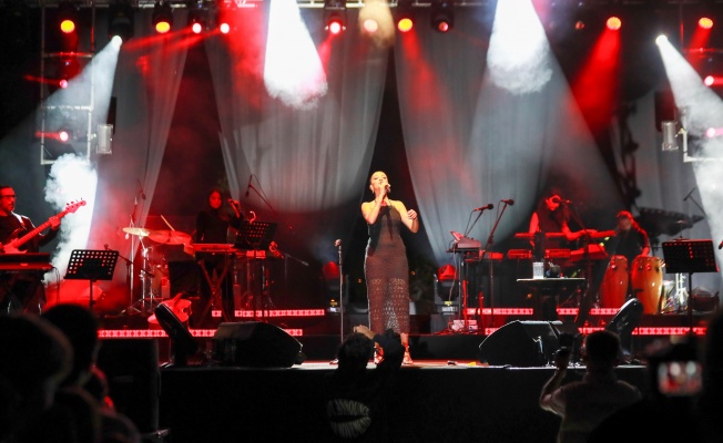 30. Uluslararası Gemlik Zeytini Festivalinin finalini Melike Şahin yaptı