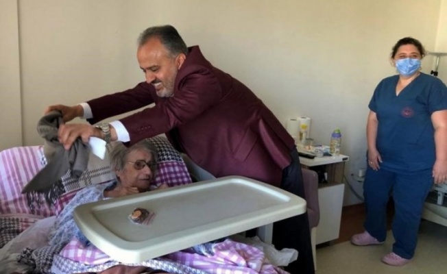 Başkan Aktaş'tan Sayide teyzeye sürpriz ziyaret