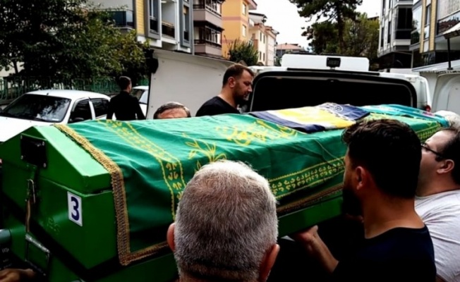 Bursa'da doğum yaptıktan sonra rahatsızlanıp hayatını kaybeden Kübra toprağa verildi