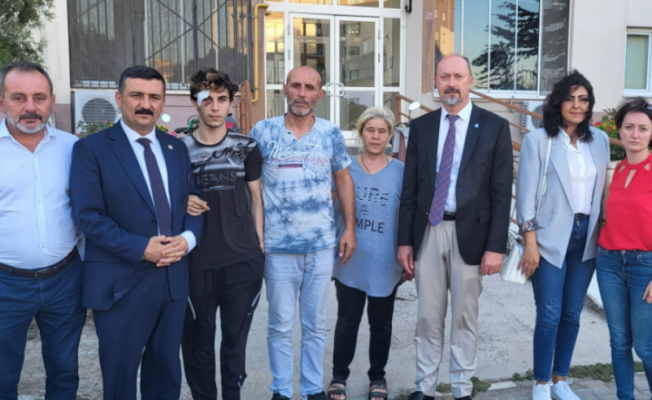 İYİ Parti Bursa'dan Suriyeliler tarafından darp edilen genç ve ailesine ziyaret